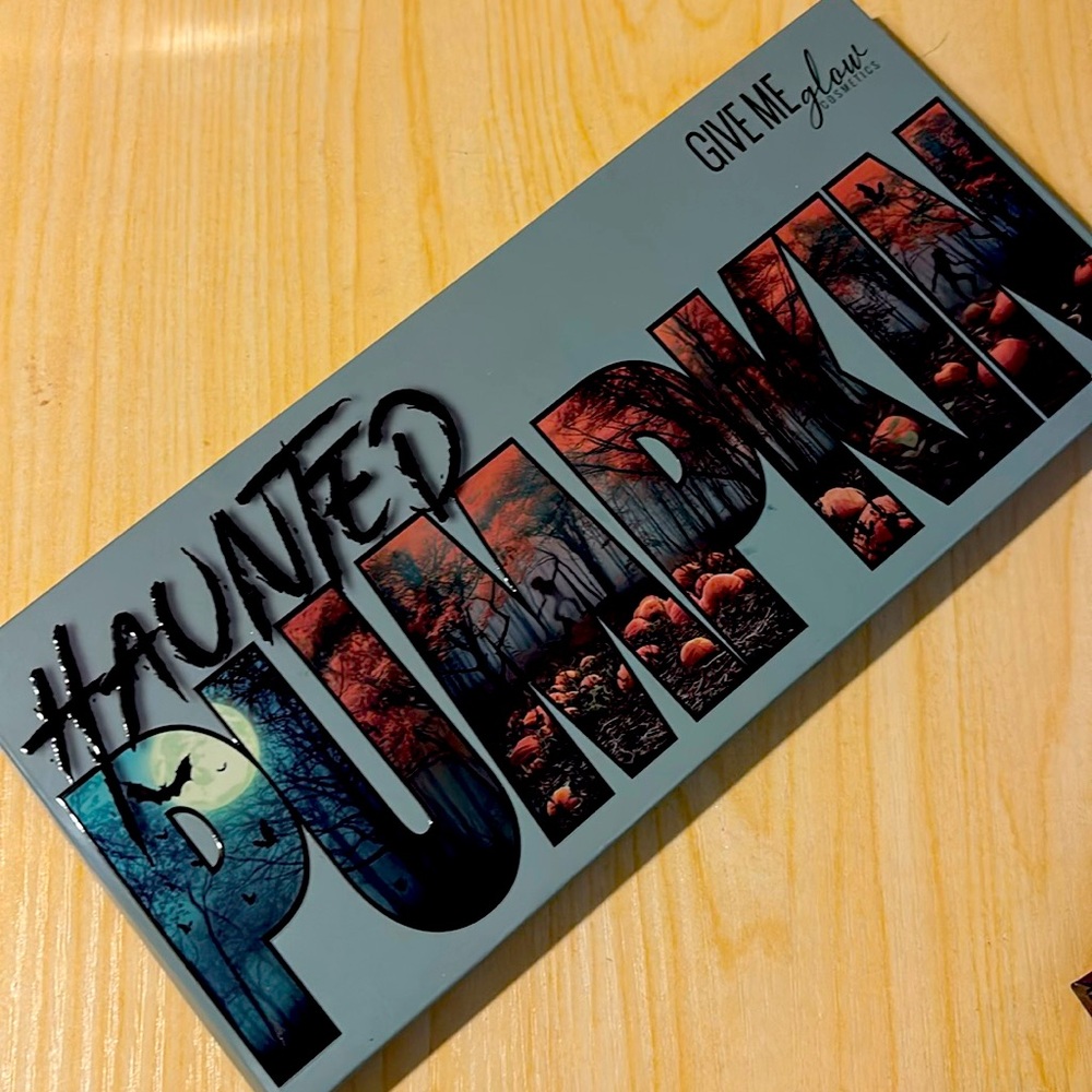 Haunted Pumpkin eyeshadow palette